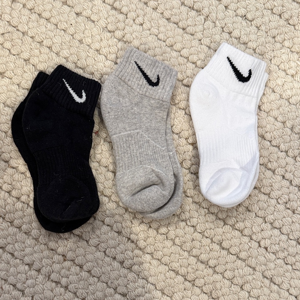Nike Kids Athletic Ankle Socks - Black, Gray, White. Size Medium - Picture 4 of 4